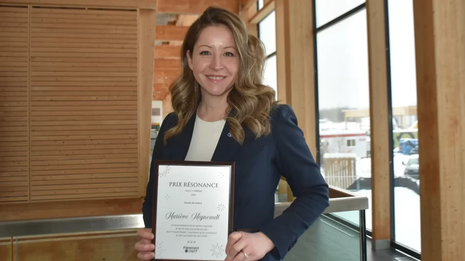 Le 21 janvier 2026, Mariève Migneault, directrice générale du CLDRN, est devenue la toute première récipiendaire du Prix Résonance – volet Carrière, honorant une personne diplômée de l’UQAT dont le parcours professionnel a généré un impact significatif dans son domaine ou au sein de la société.